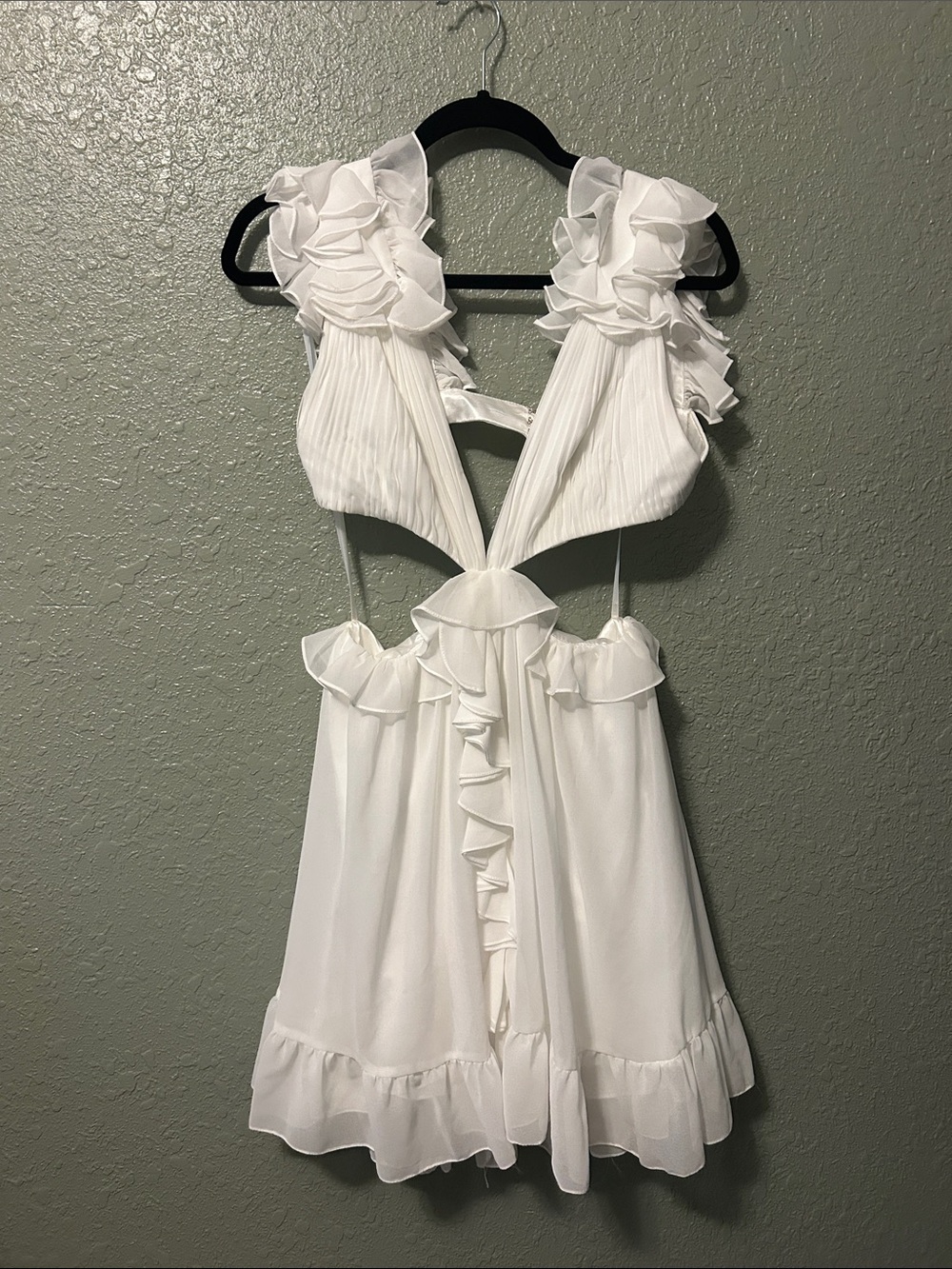 Ieena Mac Duggal white backless ruffle party bridal dress